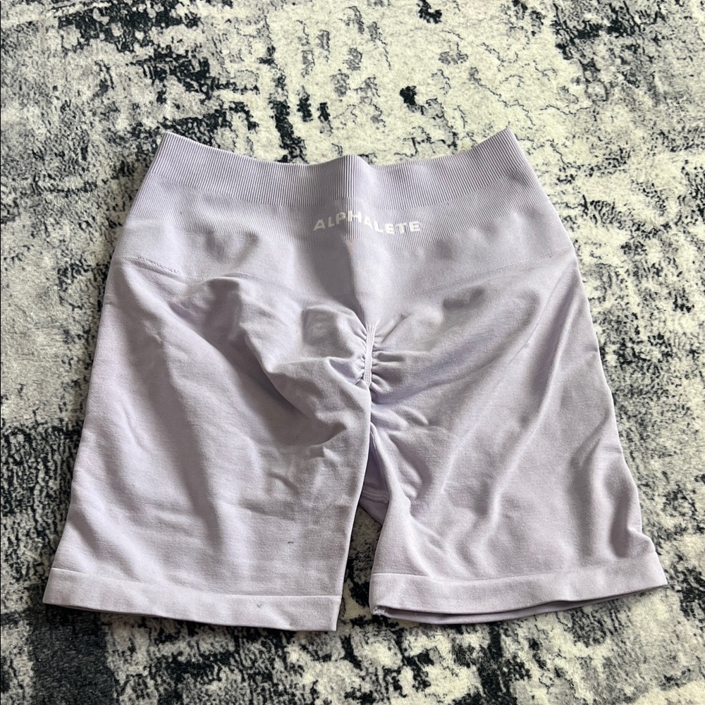 Alphalete Amplify Shorts 4.5” in Misty Lilac Size Small